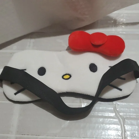 Hello Kitty White Plush Eye Mask with Red Bow - Picture 6 of 8